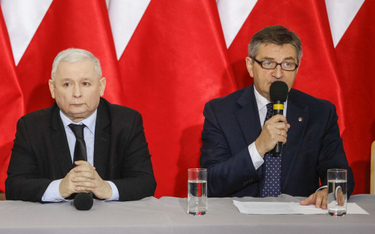 Kaczyński chce przepisów regulujących loty służbowe