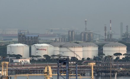 Ropa kreśli nowe ekstrema