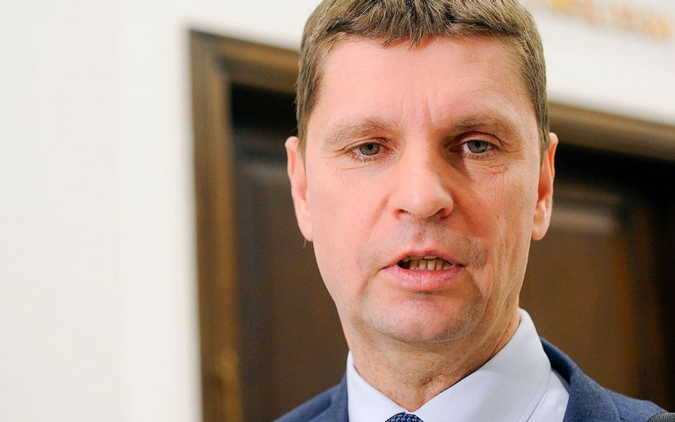 Szef MEN: 99,7 proc. szkół naucza w trybie tradycyjnym