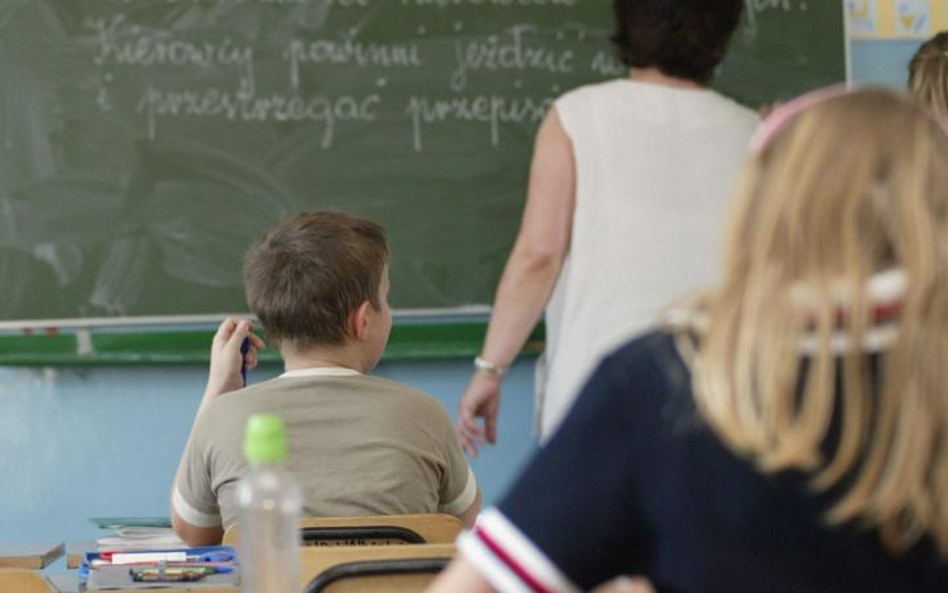 Bierni uczniowie, mało pracy w grupach – to smutna rzeczywistość nie tylko w podstawówkach