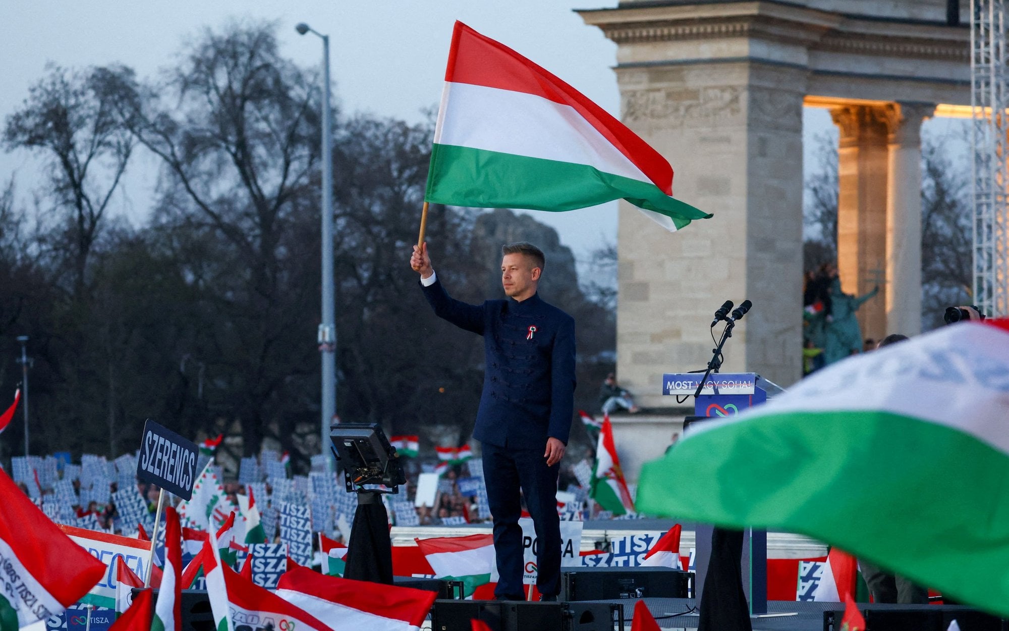 Dziennikarz „Rzeczpospolitej” zobaczył, jak Péter Magyar walczy o głosy