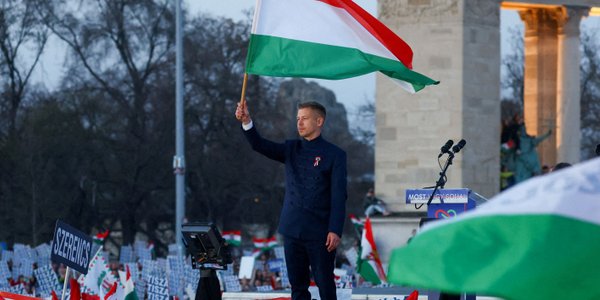 Magyar walczy z Orbánem na jego własnym terenie