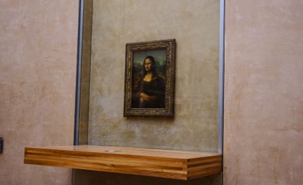 Oryginalna Mona Lisa znajduje się w paryskim Luwrze