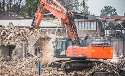 Nie można wyburzyć budynków, jeśli jeden został wybudowany niezgodnie z projektem, a przylegający do