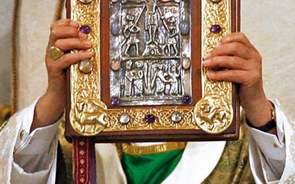 Papież Benedykt XVI na rozpoczęcie synodu biskupów odprawił mszę w bazylice św. Pawła za Murami