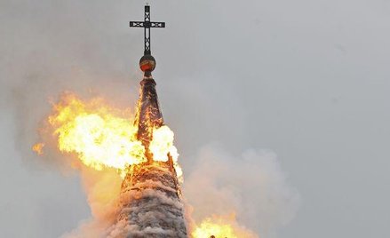 Pożar kościoła w centrum Białegostoku. Runęła wieża
