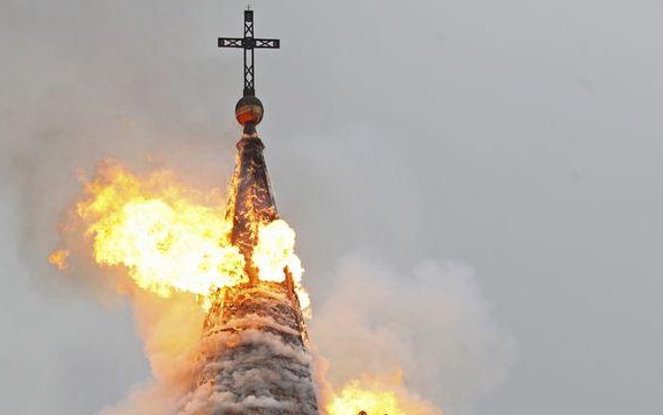 Pożar kościoła w centrum Białegostoku. Runęła wieża