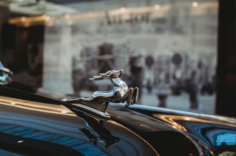 Ponadsześćdziesięcioletni samochód po zabiegach Austor Royal Detailing wygląda jak nowy. Pięknie sty