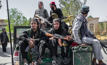 Herat: Talibowie powiesili ciało człowieka na dźwigu