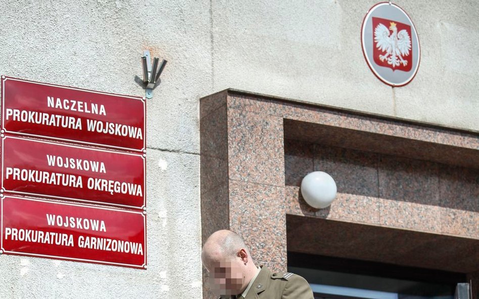 Mjr Marcin Maksjan i inni wojskowi prokuratorzy smoleńscy schodzą ze sceny. Ale nie chcą być traktow