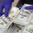 Dolar tłumi ceny złota i srebra