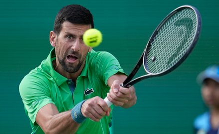 Novak Djoković (na zdjęciu) pokonał Aleksandara Vukicia (69. ATP) 6:2, 5:7, 6:3 i mógł mówić z uśmie