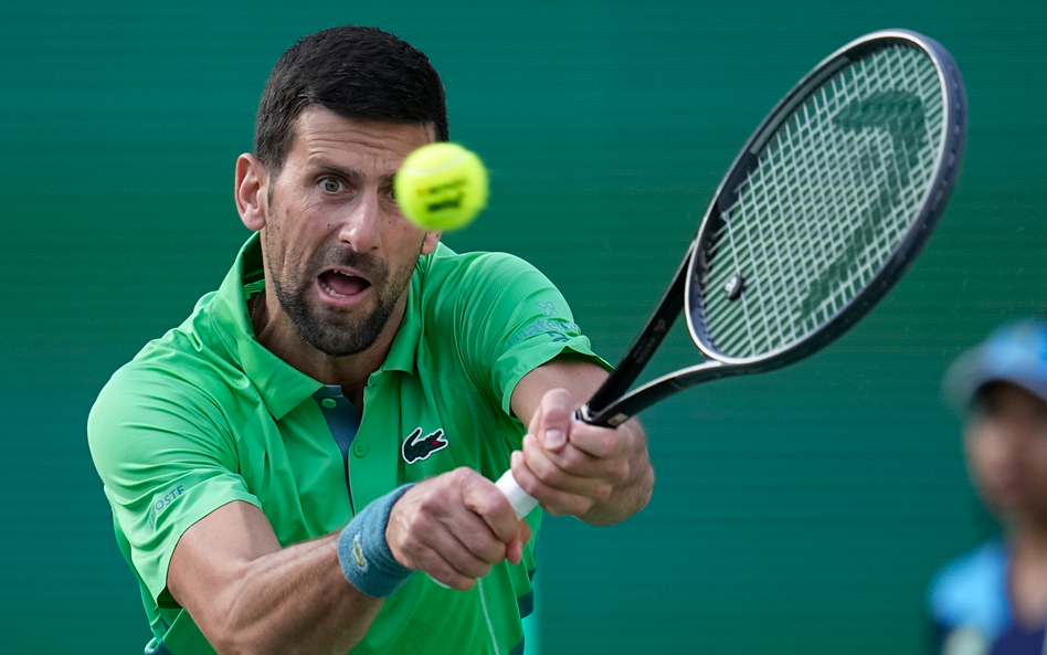Novak Djoković (na zdjęciu) pokonał Aleksandara Vukicia (69. ATP) 6:2, 5:7, 6:3 i mógł mówić z uśmie