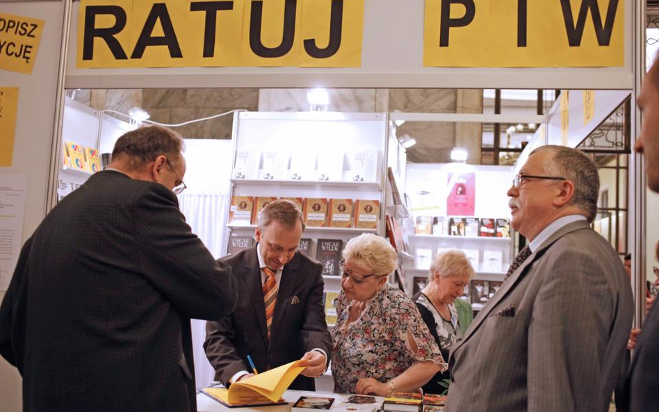 Rafał Skąpski (po prawej) na II Warszawskich Targach Książki