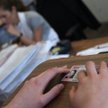 Firmy oszczędzają, urzędy nie