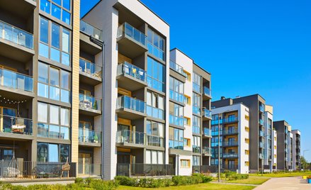 Osoby, które długo odkładały zakup mieszkania, żyjąc w wynajętym lokalu lub u rodziny, mogą się tera