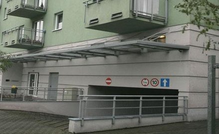 Kiedy miejsce na auto rozliczamy tak jak mieszkanie