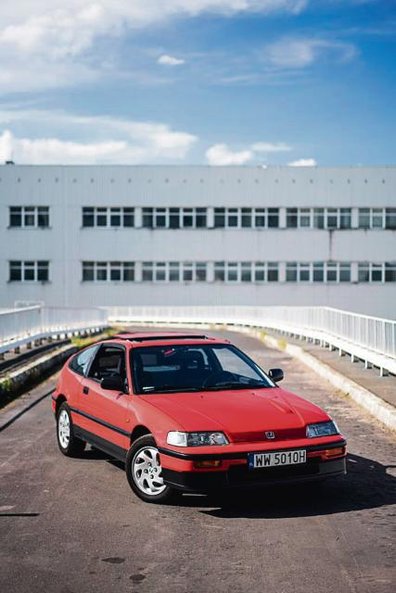 Druga generacja Hondy CRX zbudowana została na bazie płyty podłogowej z Civica IV. Zyskała miano Cyb