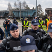 Policja przy przejeździe kolejowym w Hrubieszowie