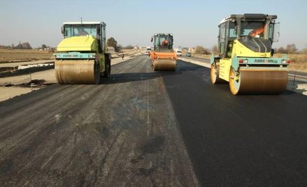 Blisko 100 km nowych dróg oddanych przed Wszystkich Świętych