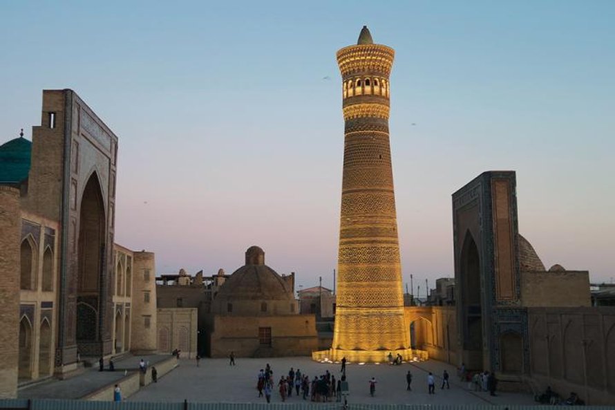 Buchara. Zespół architektoniczny Po-i Kalon z minaretem.