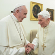 Po abdykacji Benedykt XVI zobowiązał się do pełnego posłuszeństwa wobec nowego biskupa Rzymu