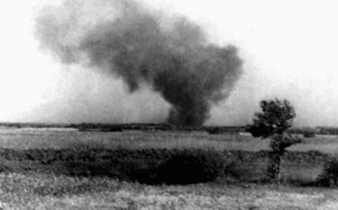 Obóz zagłady w Treblince podpalony przez zbuntowanych więźniów, 2 sierpnia 1943 r. Zdjęcie potajemni