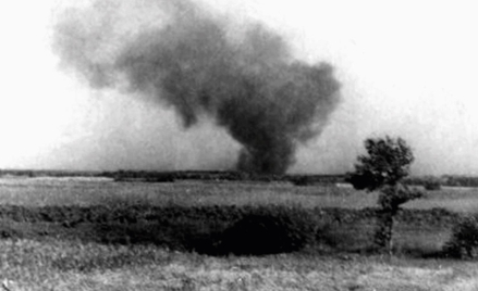 Obóz zagłady w Treblince podpalony przez zbuntowanych więźniów, 2 sierpnia 1943 r. Zdjęcie potajemni