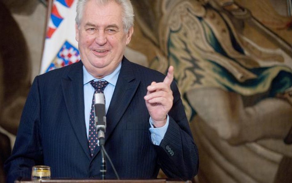 Miloš Zeman miał dostać zaproszenie do odwiedzenia Białego Domu już w grudniu 2016 roku. Cieszył się