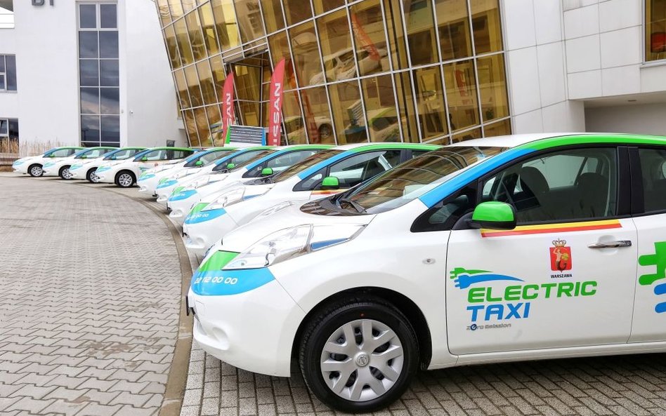 Taxi w Warszawie z elektryczną flotą