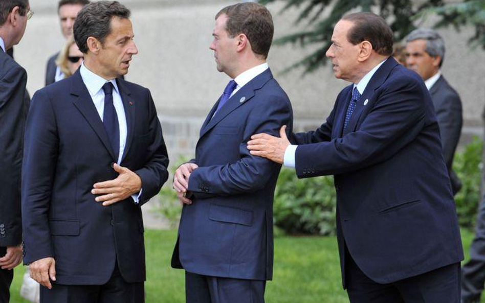 Włochy, L'Aquila. Prezydent Francji Sarkozy, prezydent Rosji Miediwiediew i premier Włoch Berlusconi