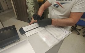 Wobec 27-latka zastosowano środek zapobiegawczy w postaci dozoru policyjnego.