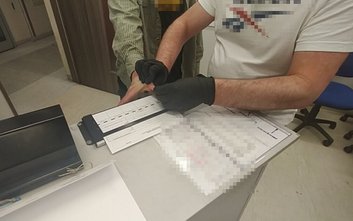 Wobec 27-latka zastosowano środek zapobiegawczy w postaci dozoru policyjnego.