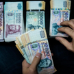 Forint pod większą presją niż złoty i korona