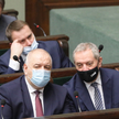 Minister rolnictwa i rozwoju wsi Henryk Kowalczyk (z prawej) oraz minister aktywów państwowych Jacek