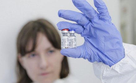 Eksperci o szczepionce z Rosji: Niesprawdzona na dużej grupie