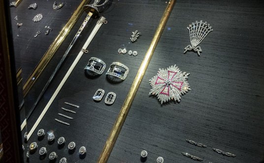 Część z kosztowności Augusta II Mocnego odzyskanych przez niemiecką policję.