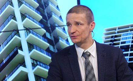 Z mediów do nieruchomości z bieganiem w tle