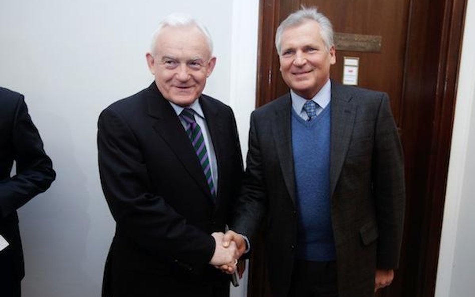 Kwaśniewski wciąż liderem lewicy. PiS może na tym skorzystać