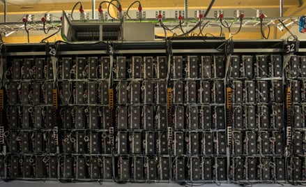 Iran zakazuje wydobywania kryptowalut. W kraju brakuje prądu