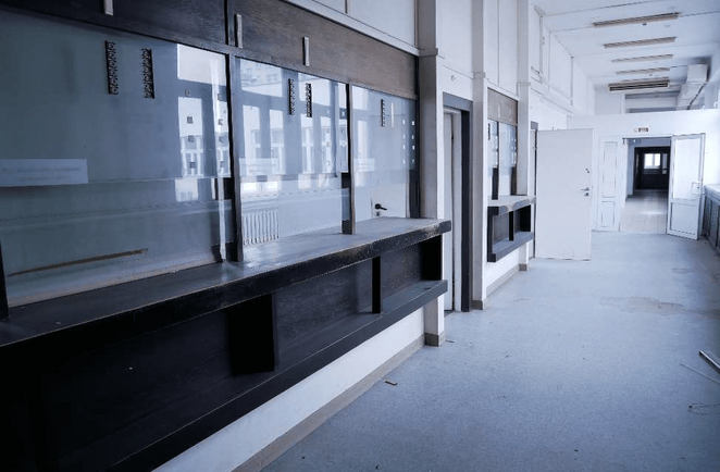 Budynek przeszłości pełnił funkcje administracyjne, będąc siedzibą urzędu gminy Urysnów oraz oddział