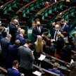 Sondaż: PiS na czele, KO i Polska 2050 prawie na remis