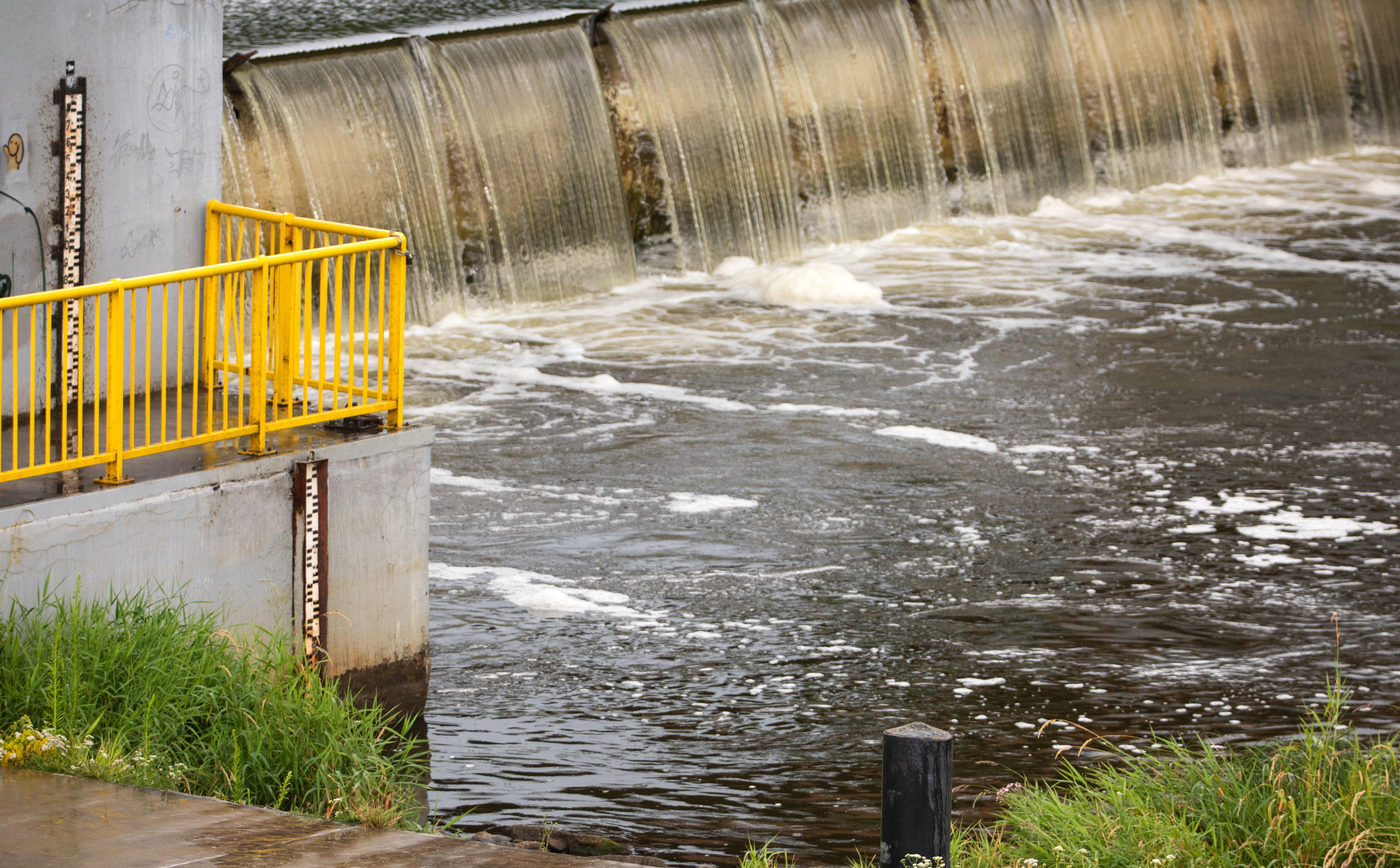 Nowe ostrzeżenia IMGW i RCB przed intensywnymi opadami deszczu. Oto zagrożone tereny
