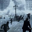 W filmie „Pojutrze” Nowy Jork zalały kilkudziesięcio-metrowe fale. Prawdziwe tsunami liczyło zaledwi