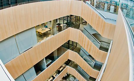 Nowoczesna biblioteka Uniwersytetu Zielonogórskiego.