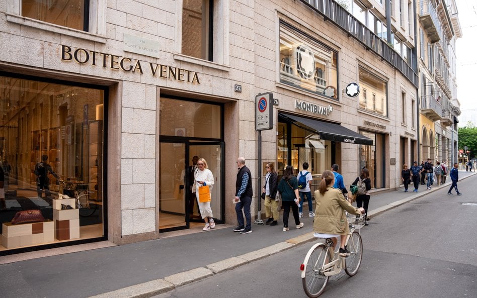 Via Monte Napoleone - ulica luksusowych butików w Mediolanie