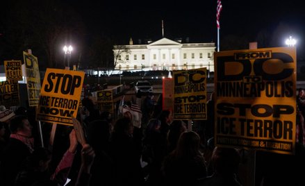 Protest przed Białym Domem po zastrzeleniu przez agenta ICE 37-latki