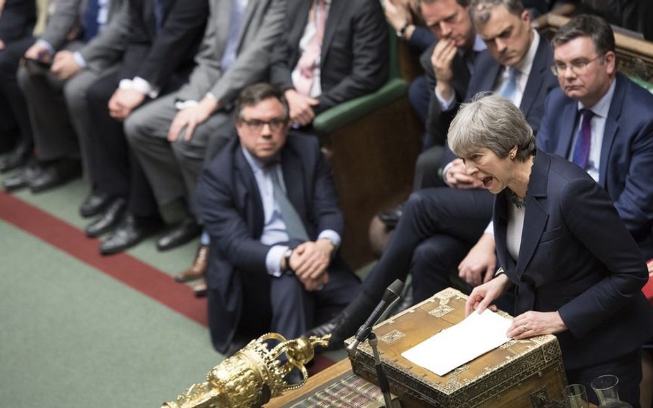 Izba Gmin zagłosowała przeciw twardemu brexitowi