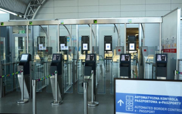 Lotnisko w Modlinie z bramkami biometrycznymi