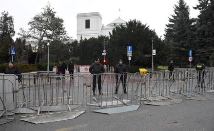 Przed Sejmem nie ma już ogrodzenia